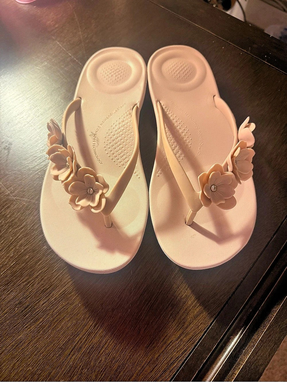 Fit Flop Floral Flip Flop Sandals in Dusty Pink
